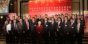 福州市委书记杨岳访加 与多市闽商签协议