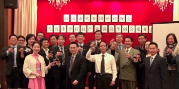 武汉政府代表团到访推介光谷中华园