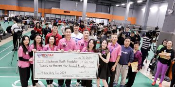 国手献技 首届滶㻽杯慈善羽球赛圆满成功